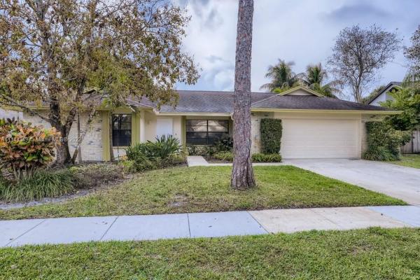 Berkshire, 12260 Sannenwood Ln, Wellington, Florida 33414, image 2