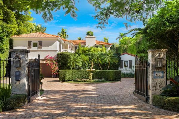 Sunset Lake, 2121 Lake Ave, Miami Beach, Florida 33140, image 2