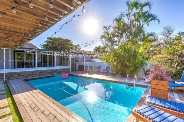 Country Club Estates, 515 Lafayette Dr, Miami Springs, Florida 33166, image 2