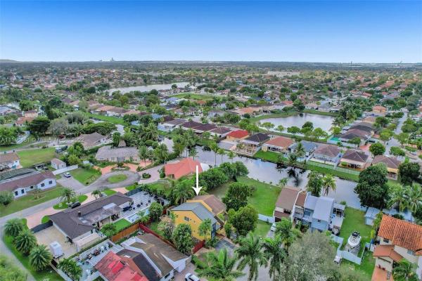 Farberville, 7692 S Oakmont Cir, Country Club, Florida 33015, image 2