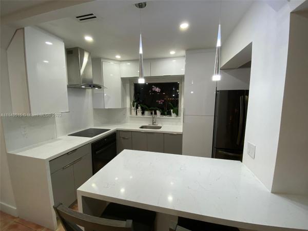 10840 Peachtree Dr, Unincorporated Dade County, Florida 33161, image 2