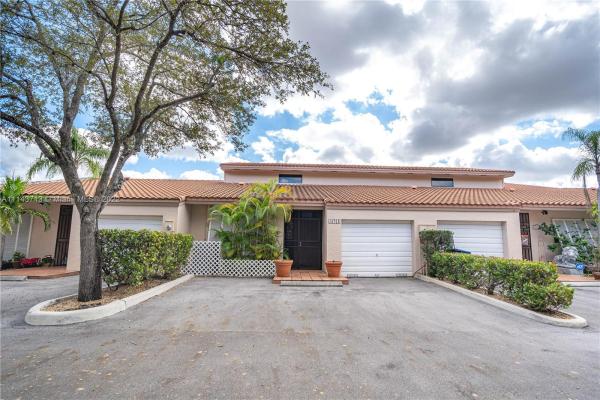 Lake Carol, 14769 Breckness Pl, Miami Lakes, Florida 33016, image 2