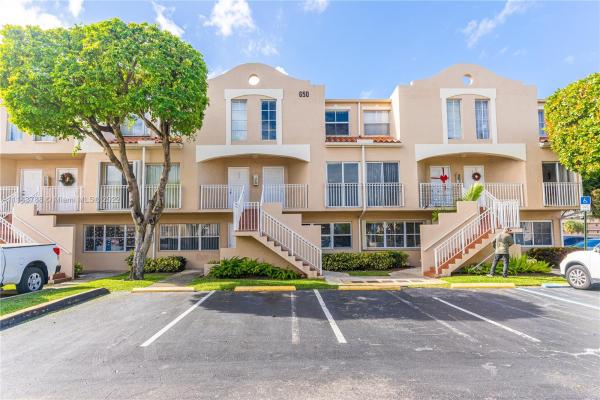 Coral Pointe Townhomes, 650 NW 86th Pl #3-208, Fountainebleau, Florida 33126, image 2