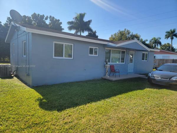 Leisurewood Manor, 15620 SW 294th Ter, Leisure City, Florida 33033, image 2