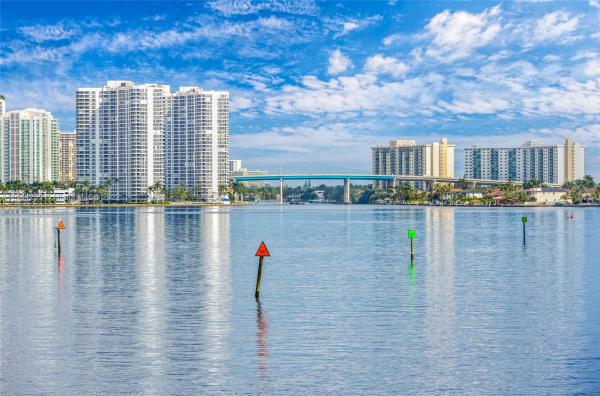 Eden Point, 4000 NE 170 St #304, North Miami Beach, Florida 33160, image 1