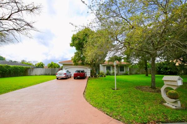 Country Grove South, 19634 SW 128th Ct, South Miami Heights, Florida 33177, image 2