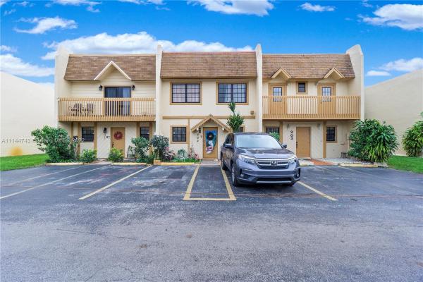 Glenwood Cort, 3900 SW 52nd Ave #203, Pembroke Park, Florida 33023, image 2