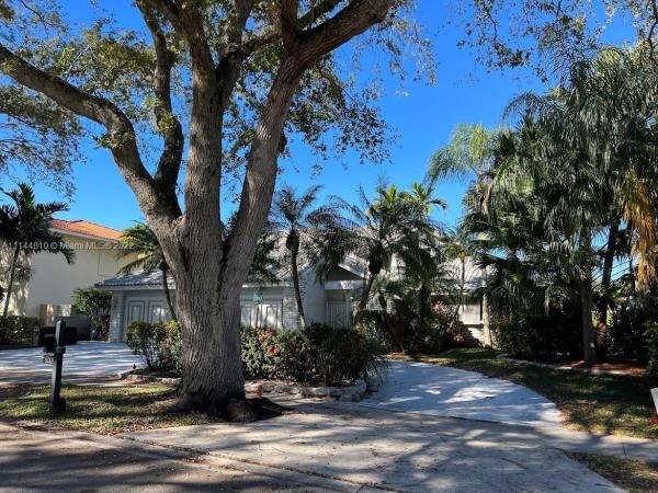 Royal Oaks, 8001 NW 166th St, Miami Lakes, Florida 33016, image 2