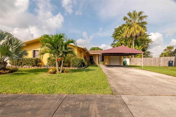 Fairway Park, 15820 SW 103rd Pl, Palmetto Estates, Florida 33157, image 2