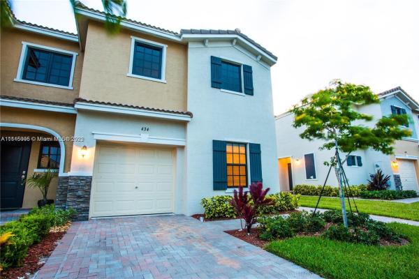 Champion Lakes, 434 NE 194th Ter, Ives Estates, Florida 33179, image 2