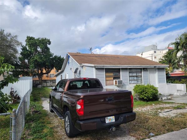 Plainfield Park, 810 NW 21st Ct, Miami, Florida 33125, image 2