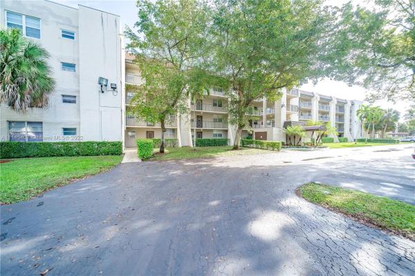 Poinciana Place Of Pine Island Ridge, 9430 Poinciana Pl #204, Davie, Florida 33324, image 2