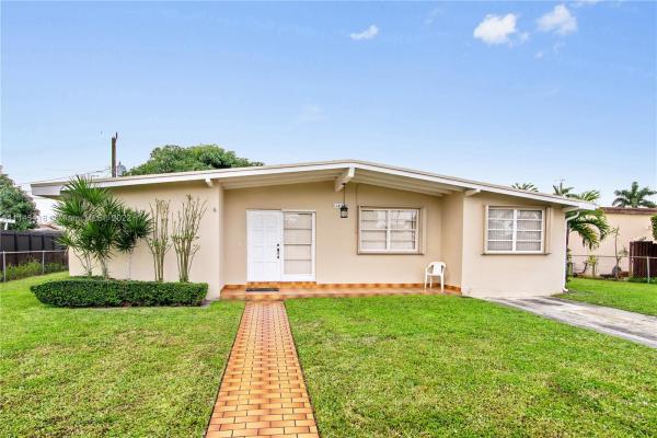 Westwood Lakes Residential, 11442 SW 42nd St, Westwood Lakes, Florida 33165, image 2