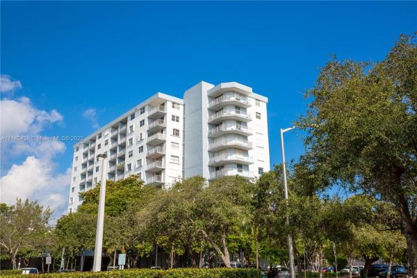 Stanton House, 6900 Bay Dr #9J, Miami Beach, Florida 33141, image 1