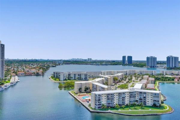 The Clipper At Biscayne Cove, 18151 NE 31st Ct #PH-115, Aventura, Florida 33160, image 2