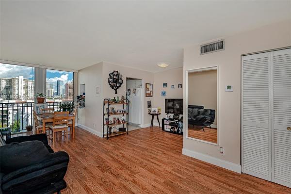 Plaza Of The Americas, 17021 N Bay Rd #908, Sunny Isles Beach, Florida 33160, image 2