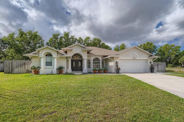 5325 NW Buena, Florida 34983, image 2
