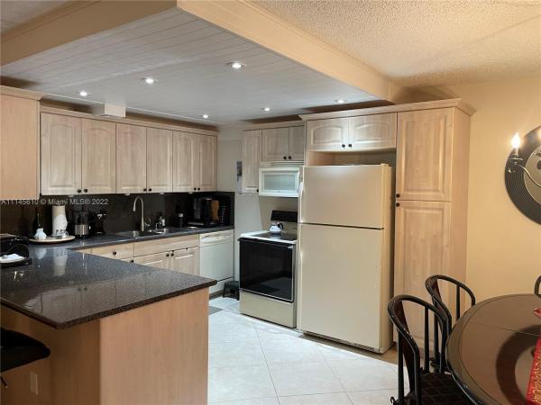 Farnham, 1030 Farnham O, Deerfield Beach, Florida 33442, image 2
