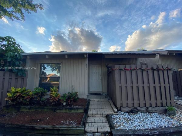 The Escape At Arrowhead, 1961 SW 81st Way, Davie, Florida 33324, image 2