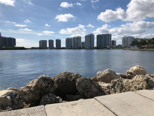 Mystic Pointe Tower 500, 3530 Mystic Pointe Dr #2915, Aventura, Florida 33180, image 1