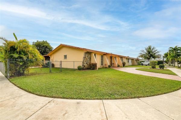 Laro, 2505 SW 105th Ct, University Park, Florida 33165, image 2