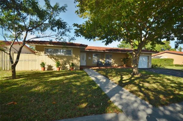 Miami Lakes Residential, 14100 Alamanda Ave, Miami Lakes, Florida 33014, image 2