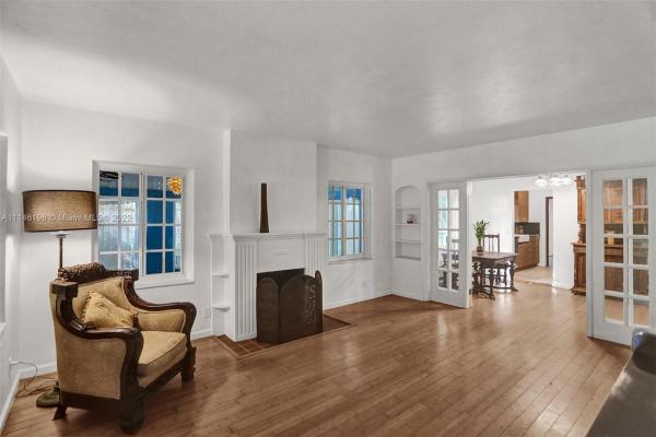 Lemon City Whites, 655 NE 61st St, Miami, Florida 33137, image 2