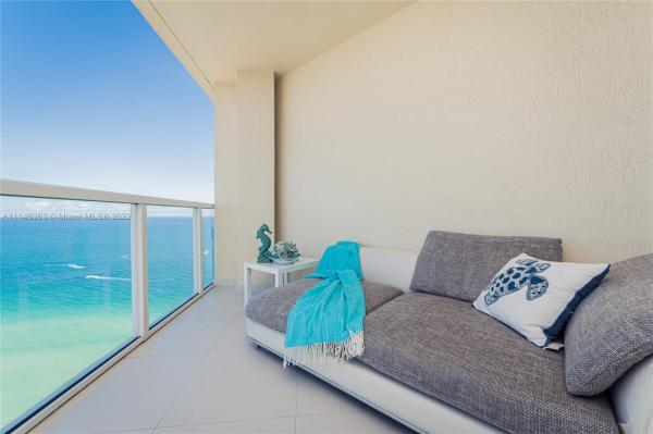 La Perla, 16699 Collins Ave #3906, Sunny Isles Beach, Florida 33160, image 2