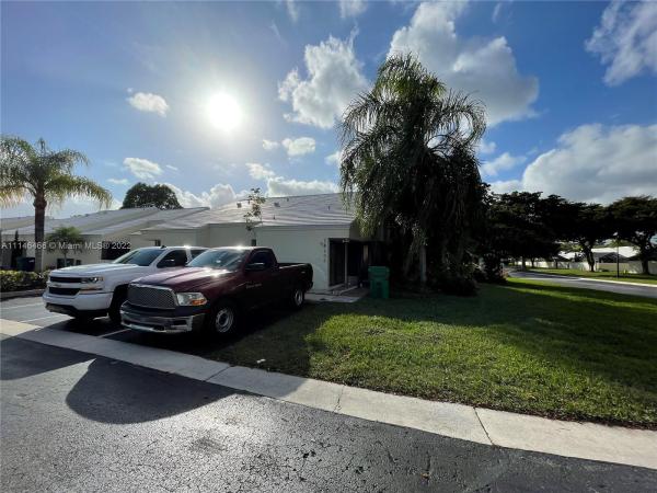 Villas Of Deerwood, 14806 SW 124th Pl, Three Lakes, Florida 33186, image 2