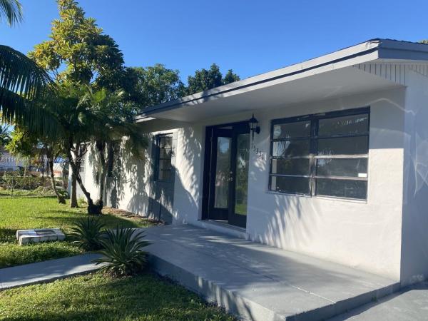 21st Century Homes, 15351 SW 307th Rd, Leisure City, Florida 33033, image 2