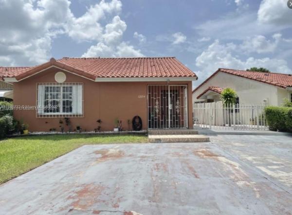 Oak Ridge Villas, 12054 SW 208th Ter, South Miami Heights, Florida 33177, image 2