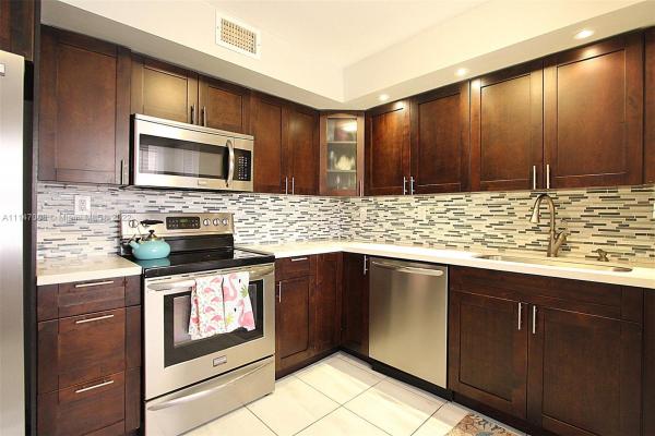 Abbott Gardens, 8101 Byron Ave #402, Miami Beach, Florida 33141, image 2