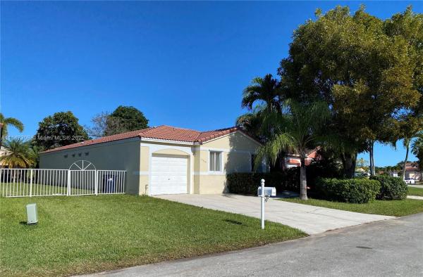 Weitzer Serena Lakes West, 14349 SW 175th Ter, Richmond West, Florida 33177, image 2
