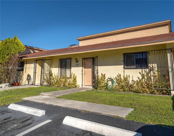 Waterside Townhomes, 28015 SW 141st Pl, Leisure City, Florida 33033, image 2