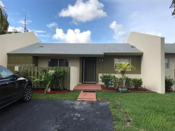 Devon Aire Villas, 11725 SW 122nd Pl #11725, The Crossings, Florida 33186, image 2