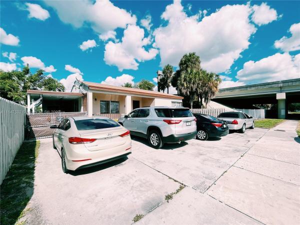 661 NW 111th St, Unincorporated Dade County, Florida 33168, image 2