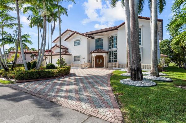 Country Club Of Miami Estates, 19420 W Saint Andrews Dr, Country Club, Florida 33015, image 2