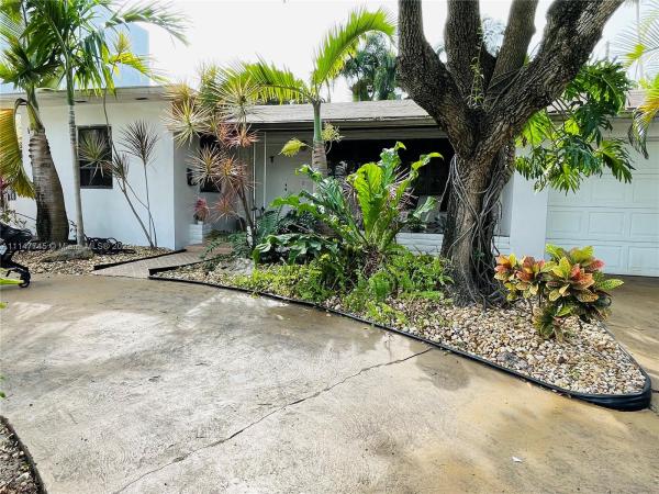 Glencoe, 3540 E Glencoe St, Miami, Florida 33133, image 1