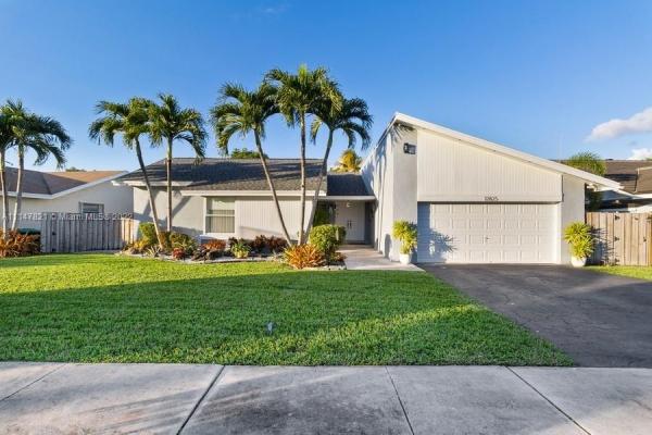 Lindgren Central, 12825 SW 116th St, The Crossings, Florida 33186, image 1