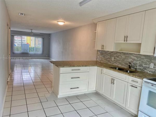 Forest Glen Townhouses, 4779 Orleans Ct #B, West Palm Beach, Florida 33415, image 2