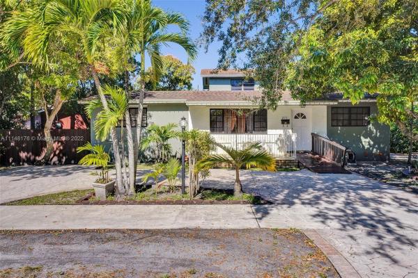 Country Club Estates, 271 Glendale Dr, Miami Springs, Florida 33166, image 2