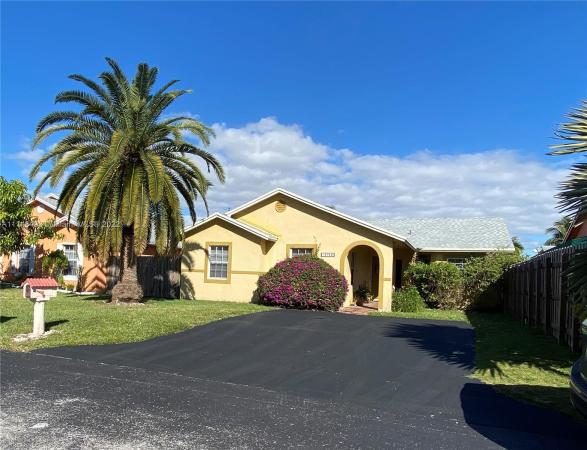 Princetonian By The Park, 12753 SW 250th Ter, Princeton, Florida 33032, image 2