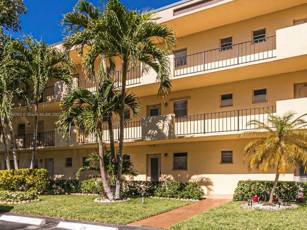 Berkley House Of Carriage Hills, 151 Berkley Rd #208, Hollywood, Florida 33024, image 2