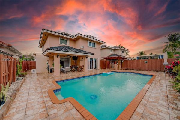 Laguna Ponds, 14120 SW 166th Ter, Richmond West, Florida 33177, image 2