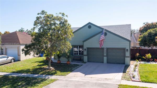 Cinnamon Place At Honeywoods, 1050 SW 86th Ave, Pembroke Pines, Florida 33025, image 1