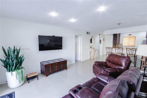 Village Of Kings Creek, 7800 Camino Real #H-206, Glenvar Heights, Florida 33143, image 2