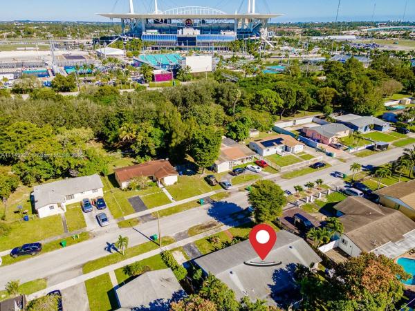 Bell Gardens, 2350 NW 196th Ter, Miami Gardens, Florida 33056, image 2