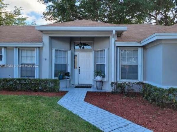 North Gate, 535 SE 20th Ln, Homestead, Florida 33033, image 1