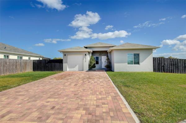 Graceland Estates North, 30775 SW 158th Path, Leisure City, Florida 33033, image 2