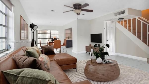 Kendale Lakes Townhouses, 8413 SW 137th Ave #8413, Kendale Lakes, Florida 33183, image 1